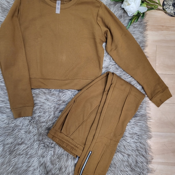 Frech Terry Solid pants set with long sleeve Top and anckels zipper. - Picture 2 of 4